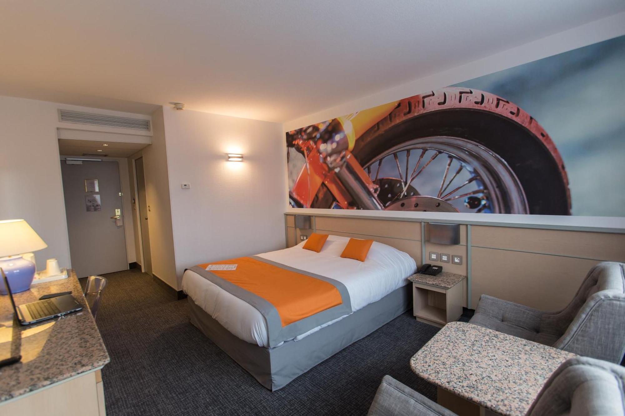 Hotel Le Paddock Мани-Кур Стая снимка